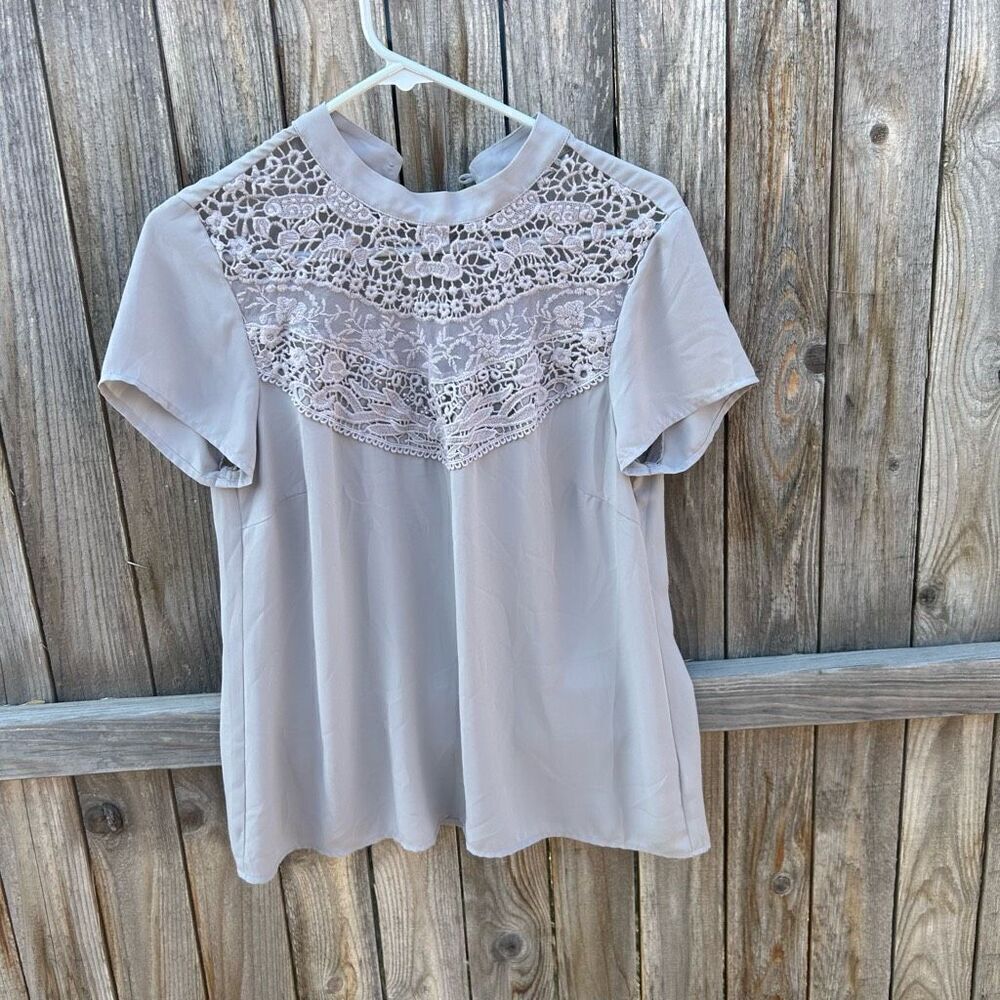 Downeast blouse short sleeve lace size medium